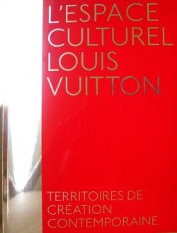 Volez Voguez Voyagez - Louis Vuitton catalogue, English version SANS LIGNE  ESTHETIQUE - Books and Stationery